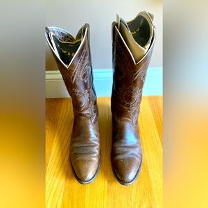 Ariat Women’s Cowboy Boots 8 B